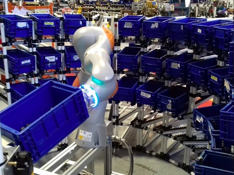 The Smart Factory - Robots lend a helping hand: the latest Top Story available on CNHIndustrial.com